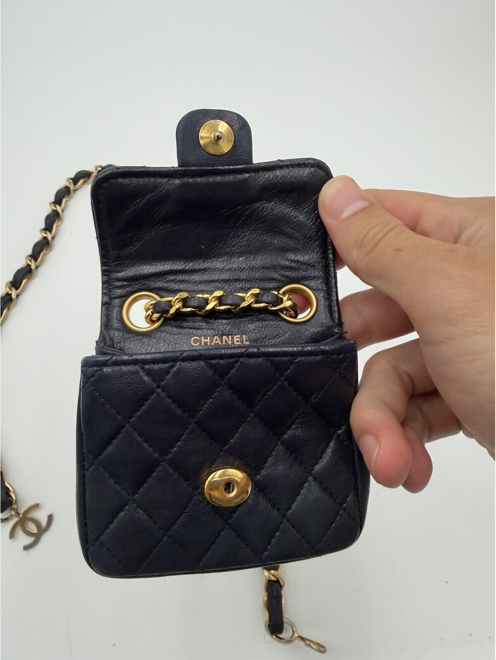 Chanel Vintage Gold Chain Belt Micro Bag & CC Charm One Size - Picture 9 of 12